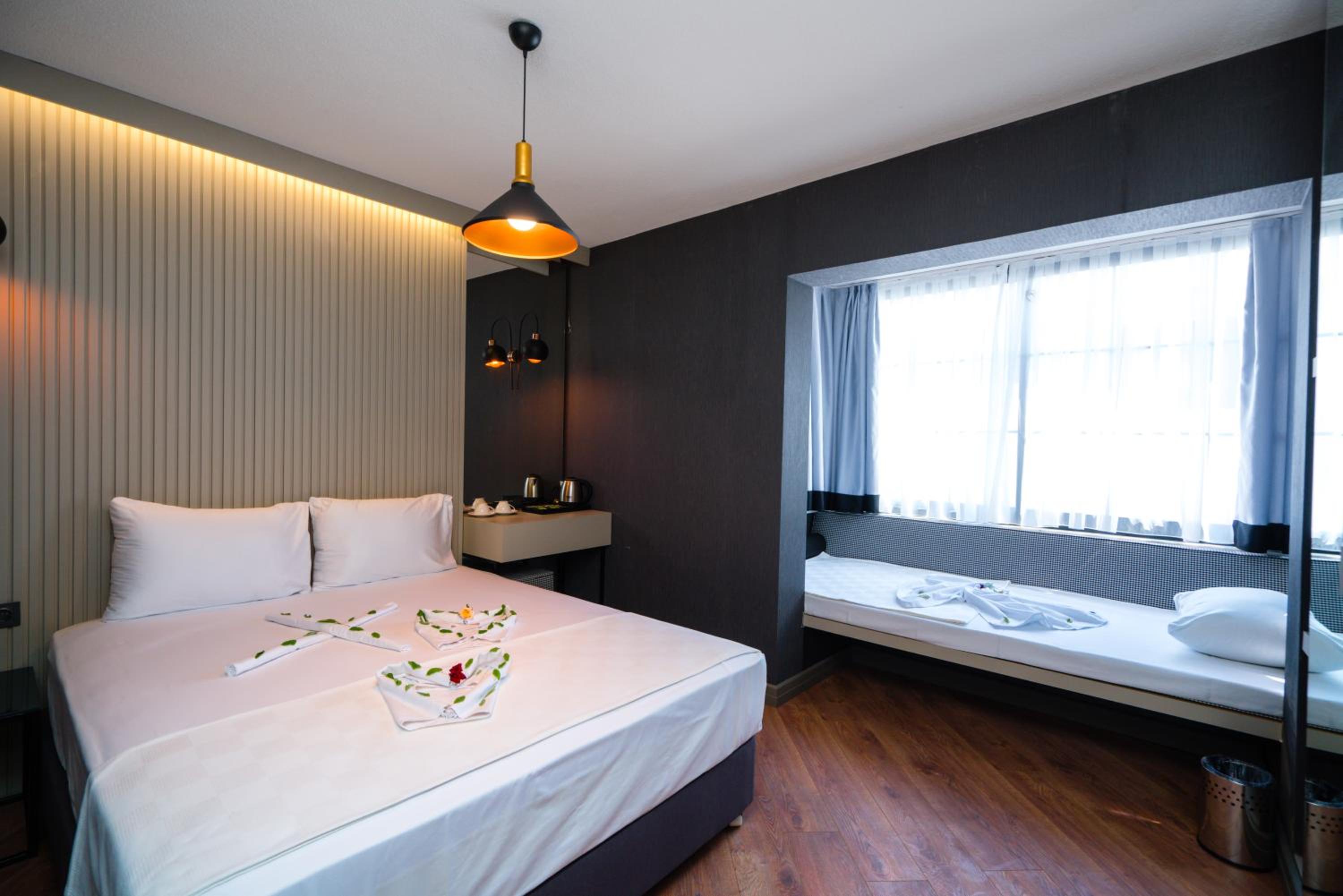 Deluxe Room (2 Adults + 1 Child) photo 2
