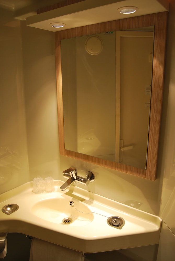 Standard Room, Multiple Beds (1 Double and 1 Single bed) - Photo 14