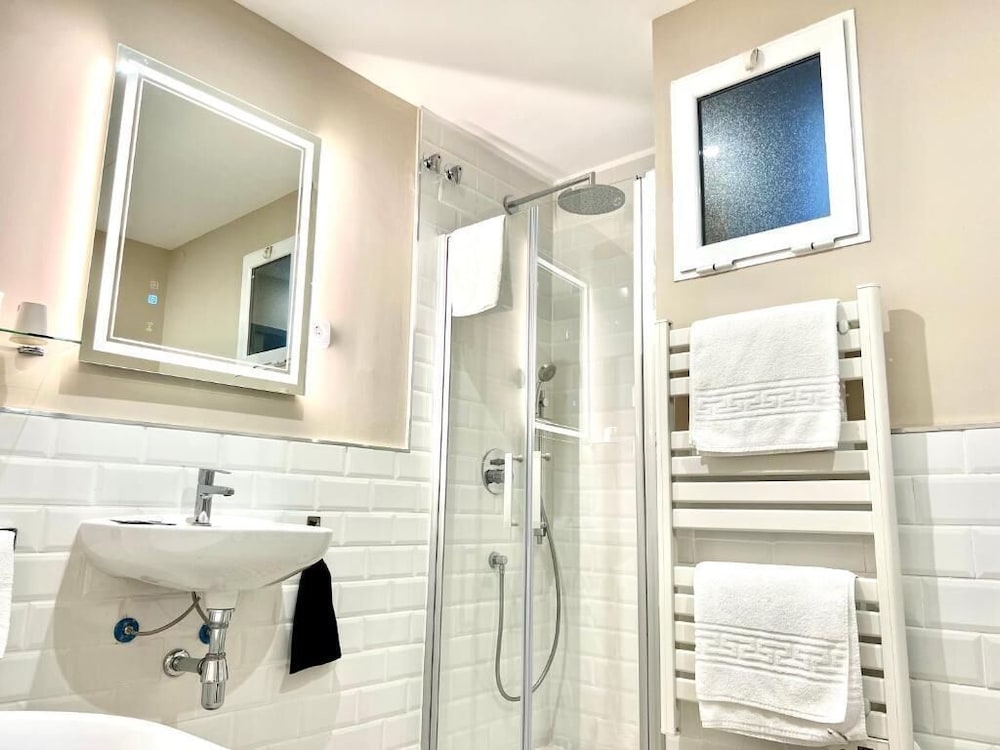 Deluxe Double Room, Balcony, City View photo 3