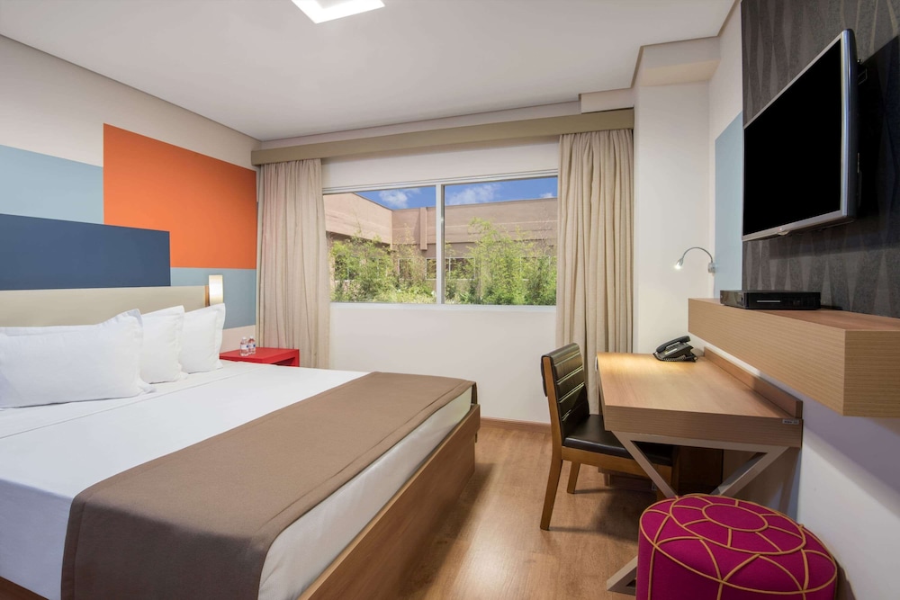Deluxe King, 12 to 24 hours stay (international departure, passengers only) photo 1