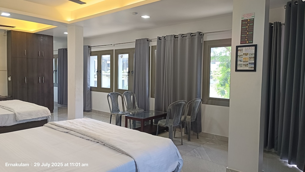 Deluxe Suite, City View
