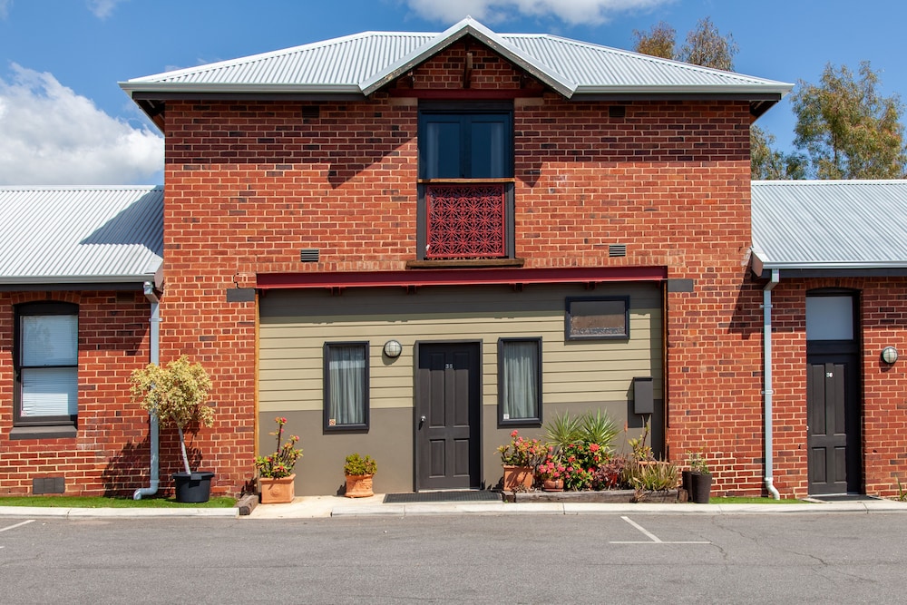 The Stables - Double Storey Town House photo 2