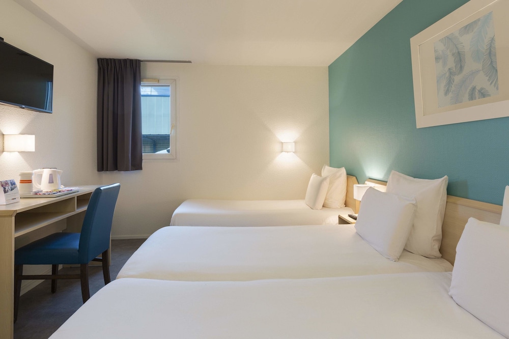 Standard Triple Room, 3 Twin Beds, Non Smoking - Photo 8