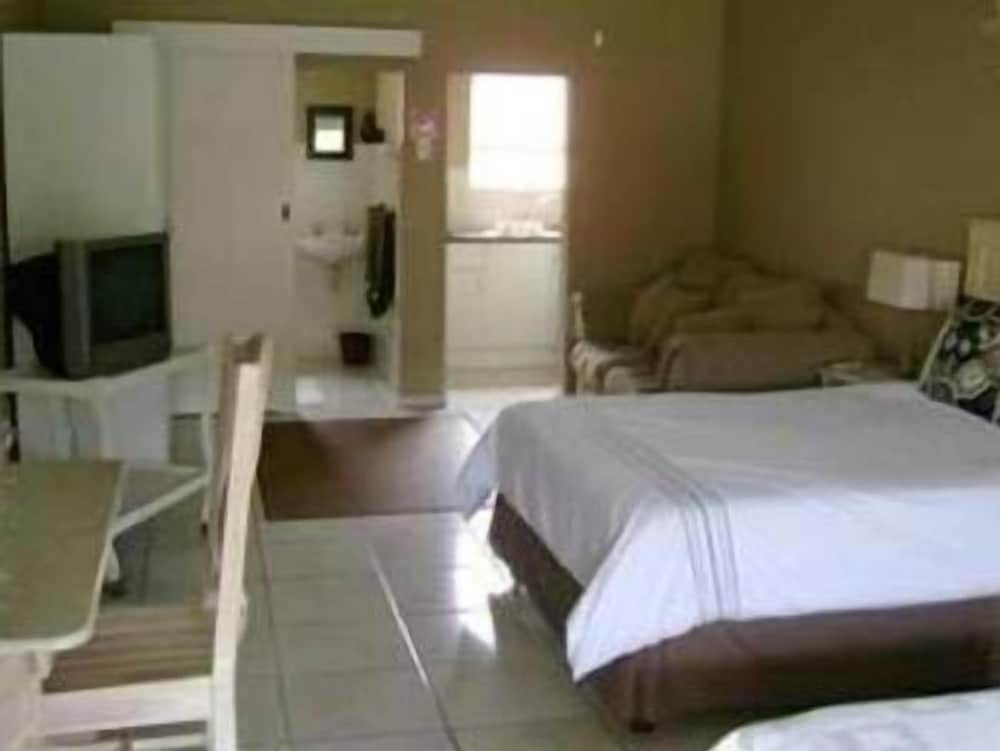 Budget Double room photo 1