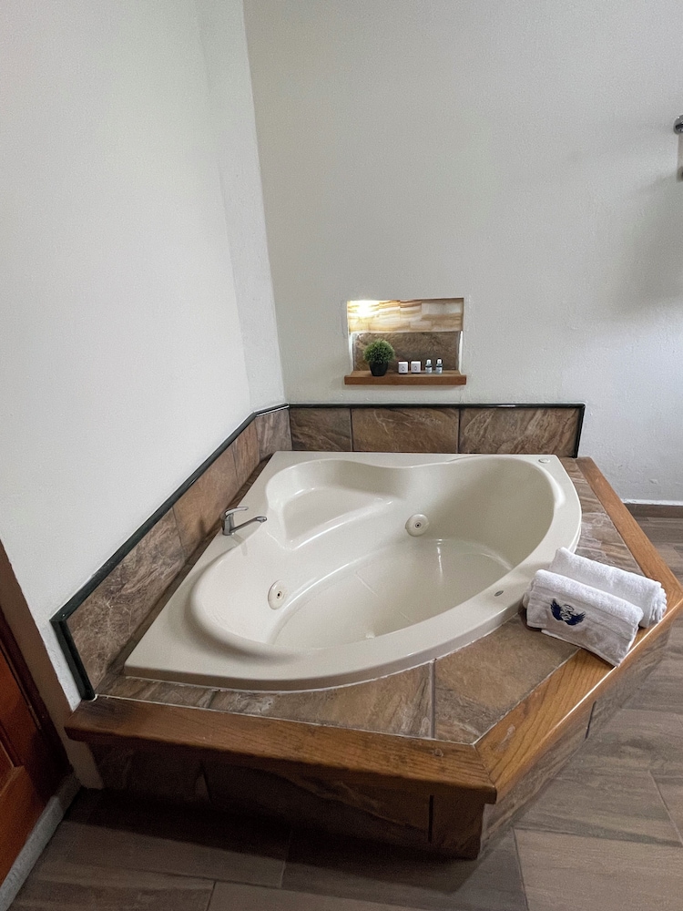 Superior Suite with Balcony and hot tub photo 3