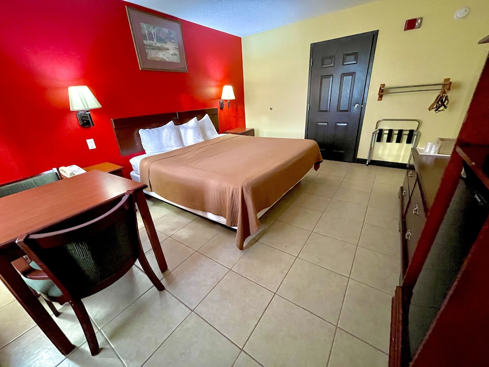 Room, 1 King Bed, Accessible photo 1