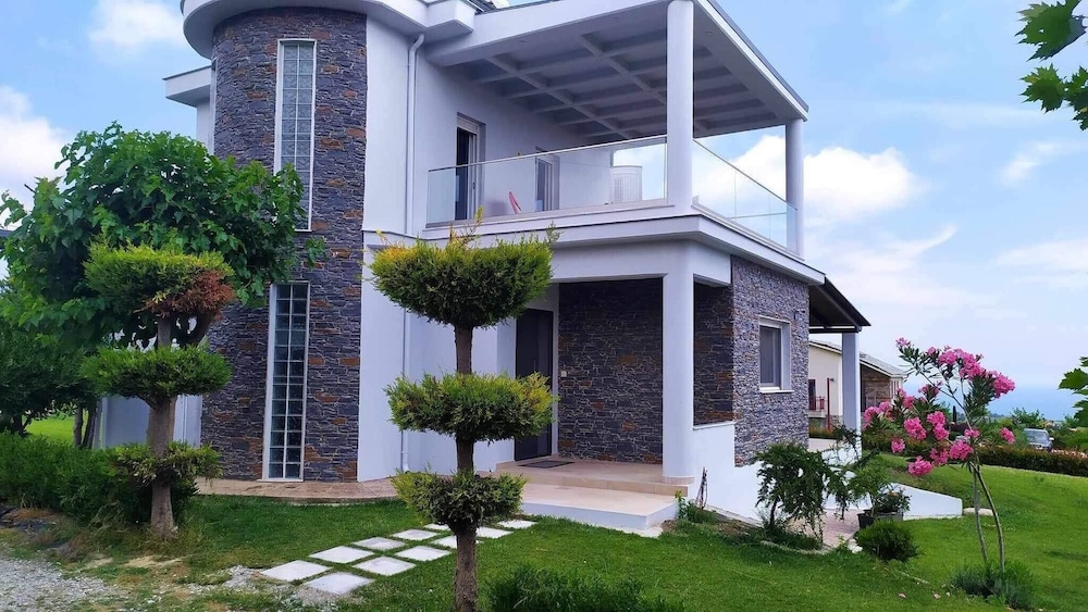 Apartment, 3 Bedrooms, Balcony, Garden View photo 3
