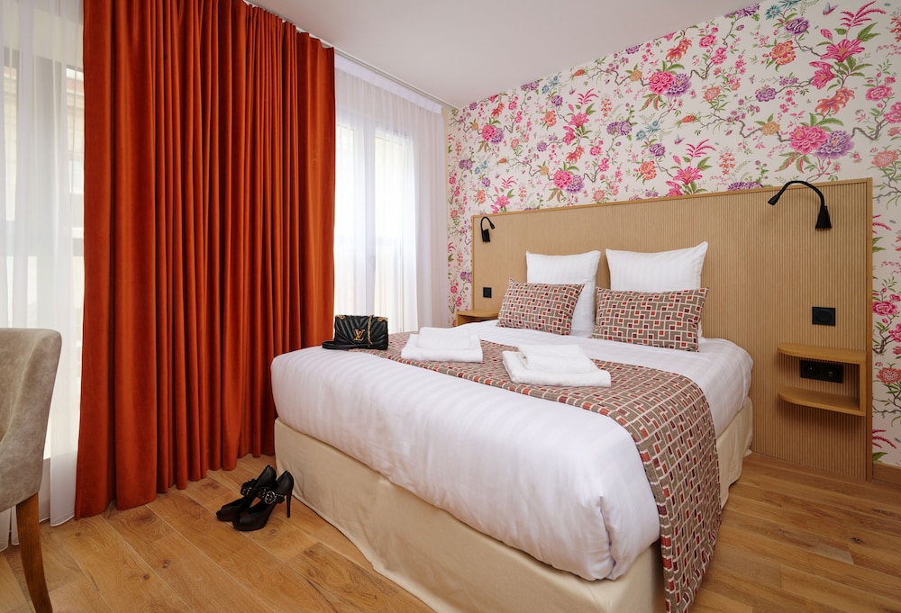 Deluxe Double Room photo 2
