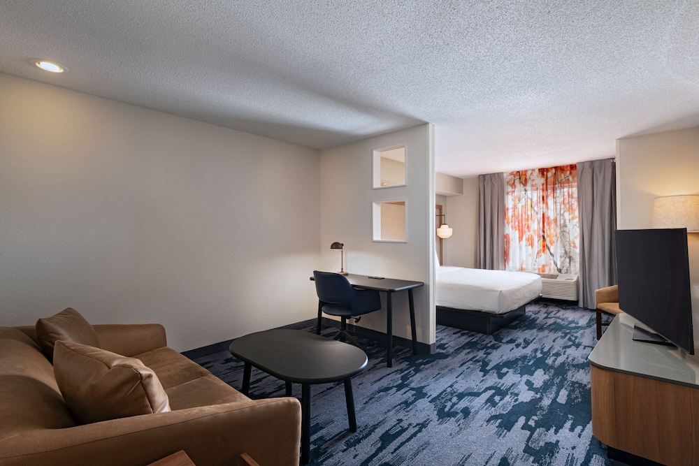 Executive Suite, 1 King Bed with Sofa bed - Photo 8