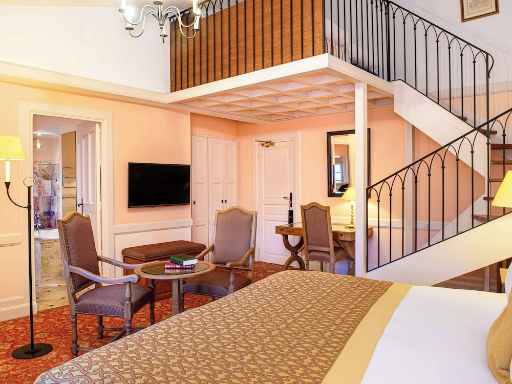 Family Room, Multiple Beds - Photo 10
