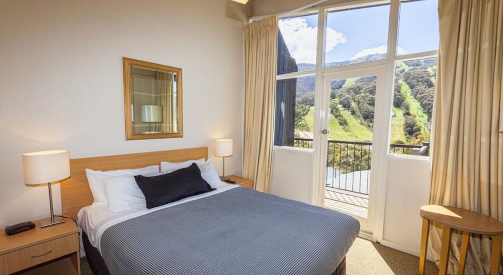 Queen Balcony Room Mountain View photo 3