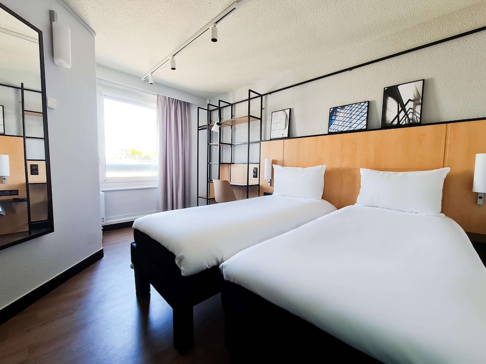 Comfort Room, 1 Double Bed (Eiffel Tower View) thumbnail 5