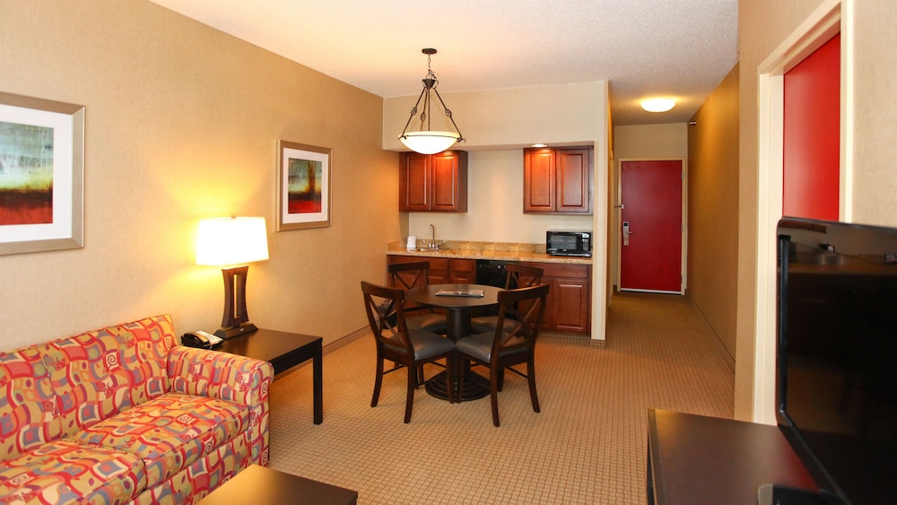 Suite, 1 Bedroom (Living Dining) - Photo 2
