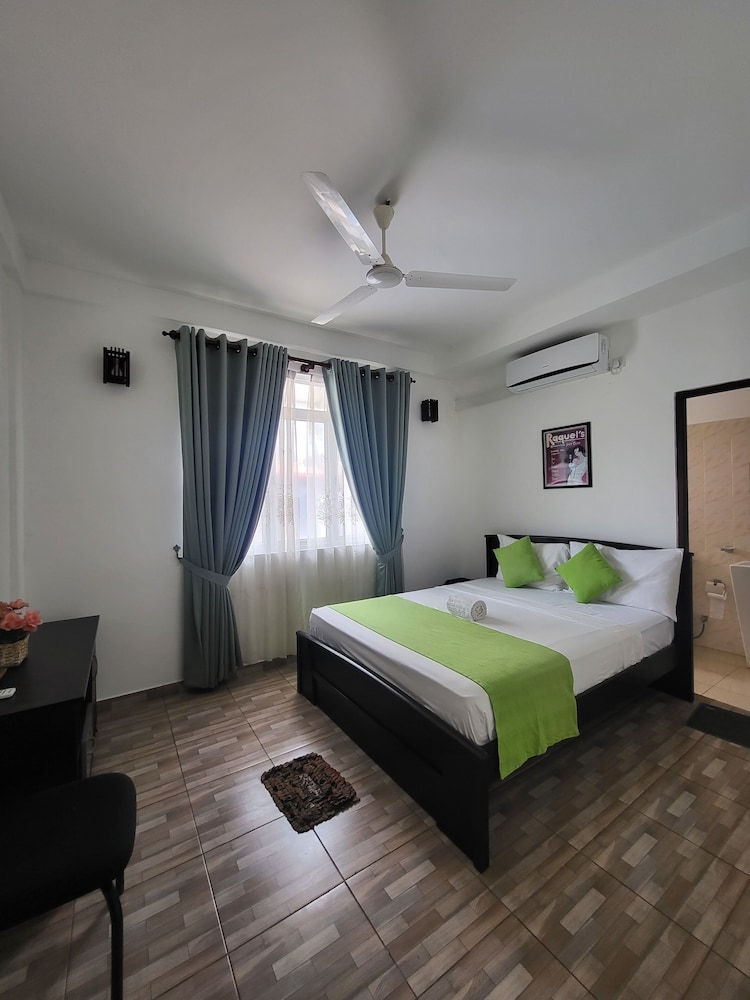 Standard Double Room - Photo 11