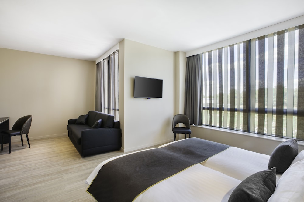 Family Room, 1 Queen Bed with Sofa bed, Non Smoking photo 3