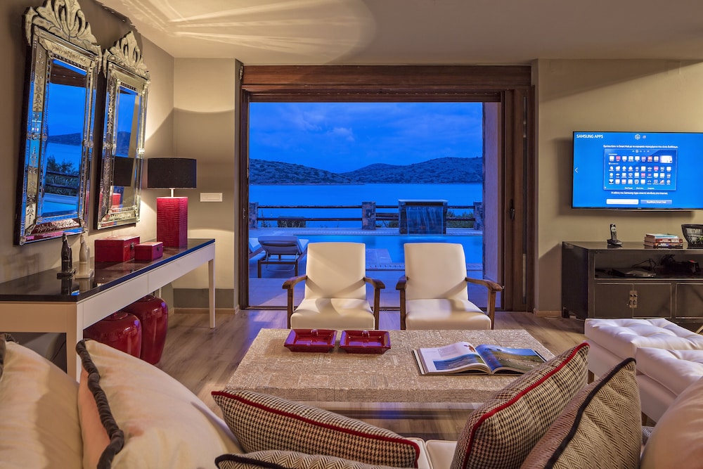 Elounda Seafront Villa - Photo 6