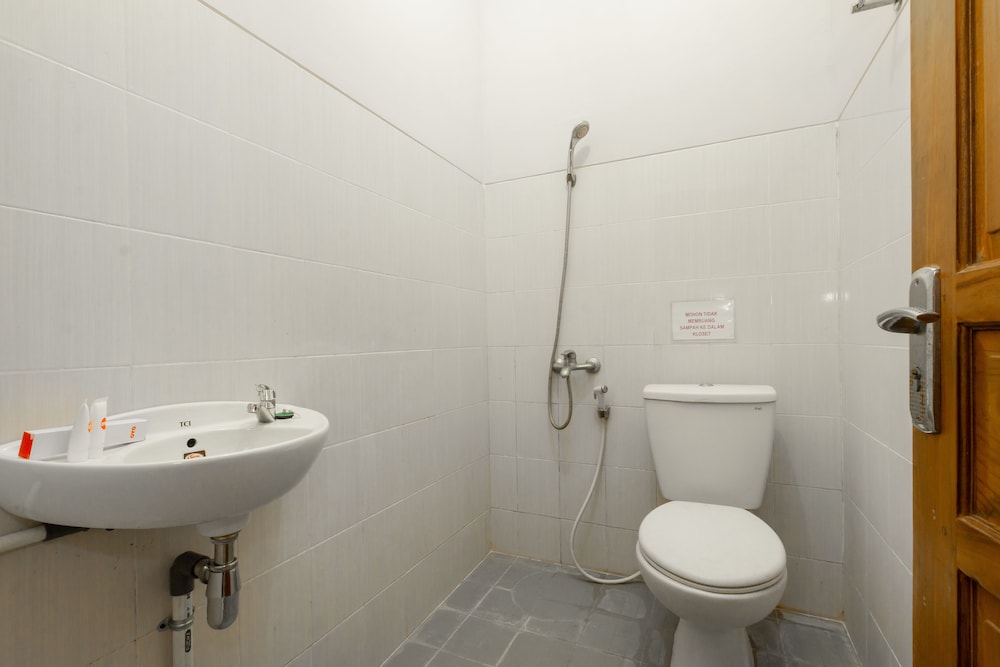 Standard Twin Room - Photo 9