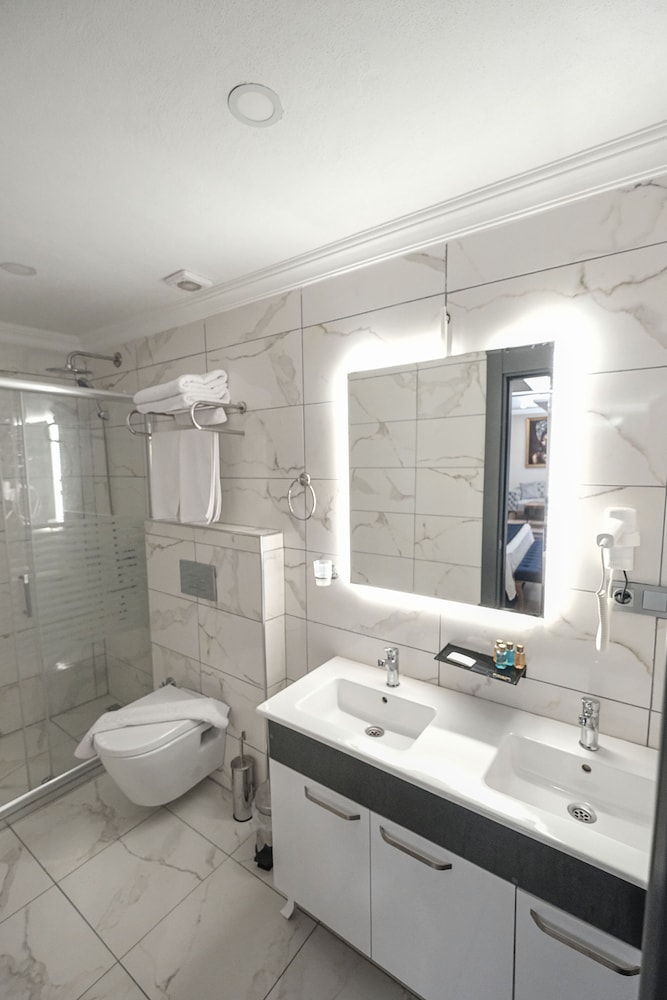Luxury Room, 1 Double Bed, Sea View, Sea Facing photo 3