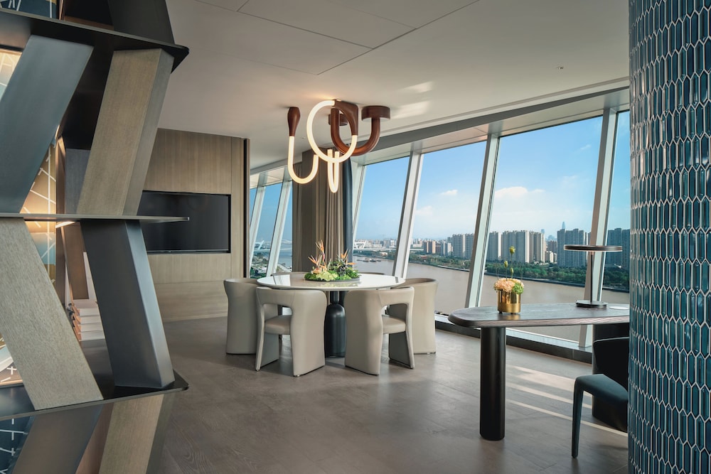 Suite, 1 Bedroom, River View (Dining Area)