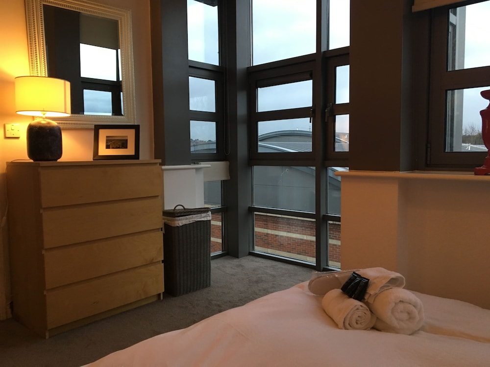 Luxury Penthouse, 2 Bedrooms, 2 Bathrooms, City View photo 3