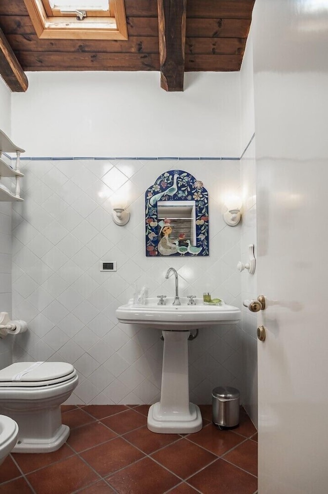 Classic Double Room, Private Bathroom photo 3