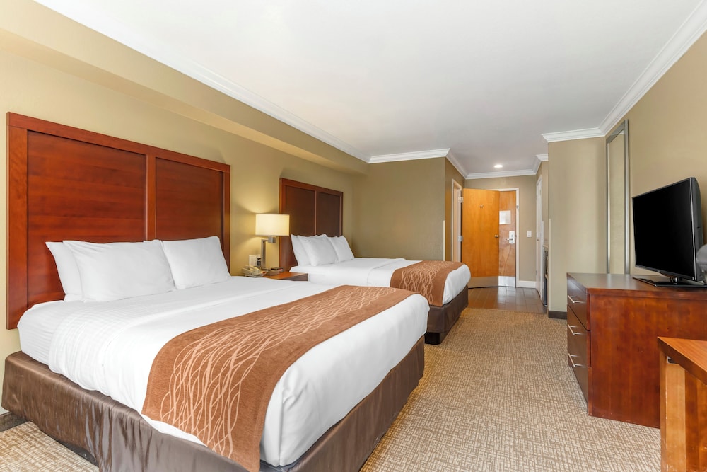 Standard Room, 2 Queen Beds, Non Smoking - Photo 1