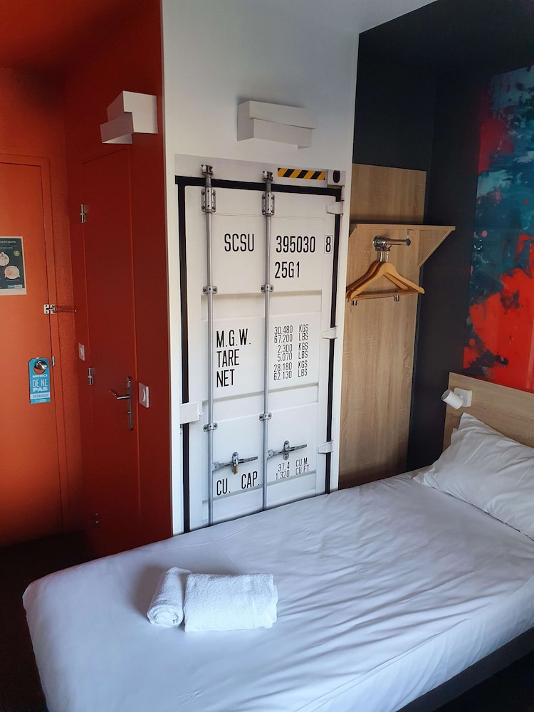 Standard Room, 2 Twin Beds - Photo 20