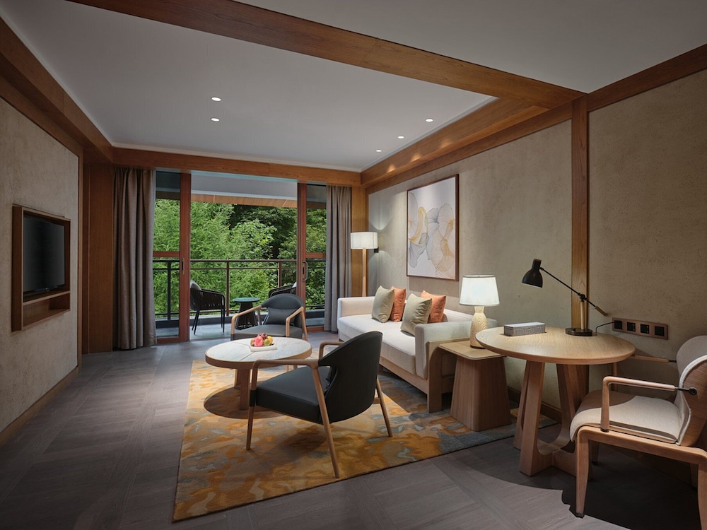 Suite, 1 Bedroom, Club Lounge Access, Mountain View