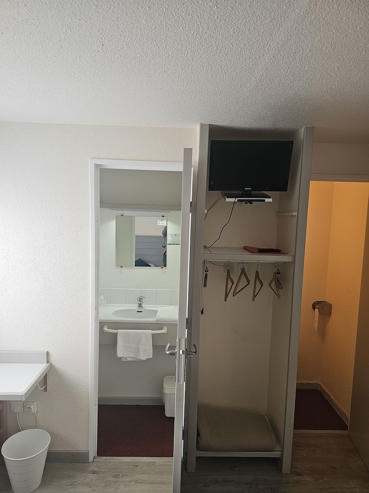 Standard Double or Twin Room photo 3