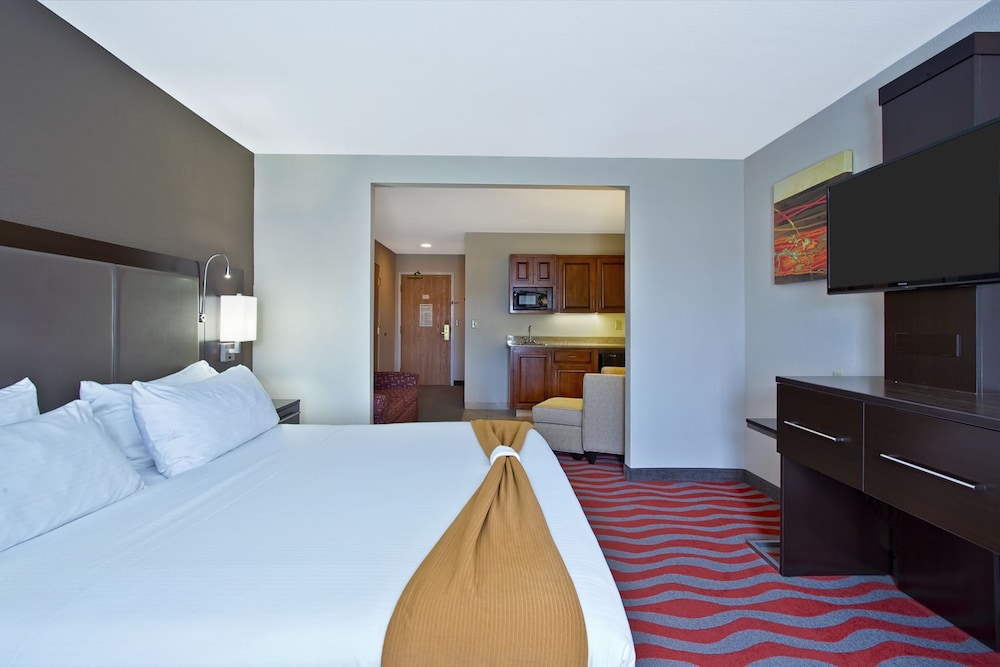 Suite, 1 King Bed with Sofa bed, Kitchenette - Photo 6