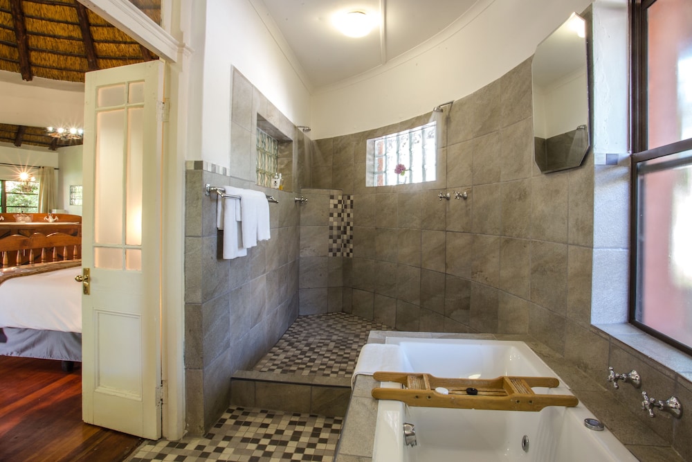 Luxury Triple Room, Garden View, Poolside photo 3
