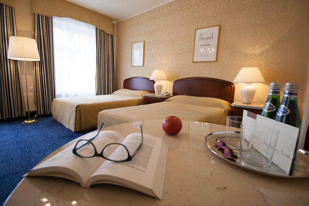Classic Double or Twin Room - Photo 7