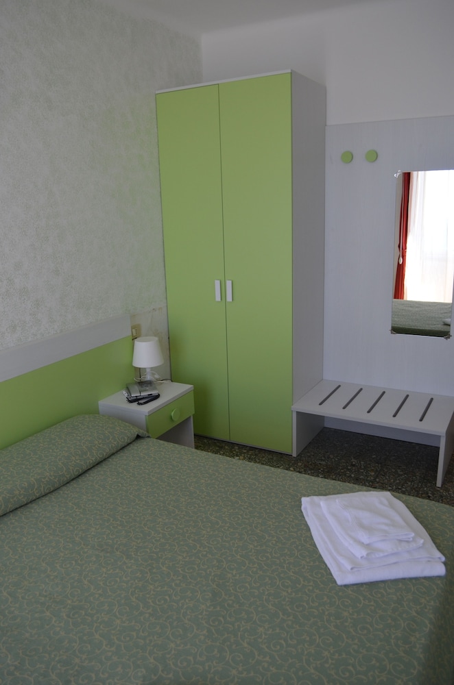 Double or Twin Room photo 3