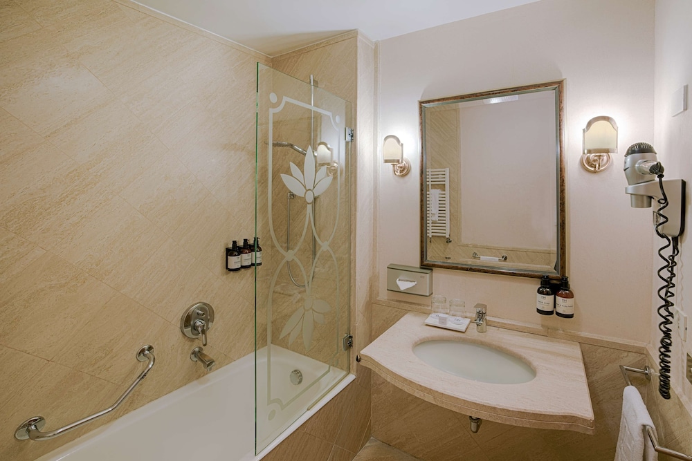 Standard Room - Photo 9