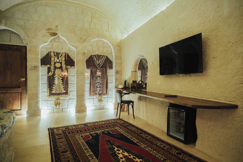 Deluxe Stone Suite with Stone - Photo 17
