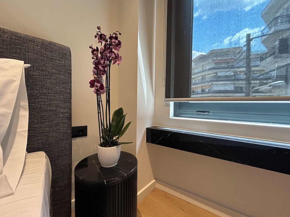 Deluxe Studio Suite