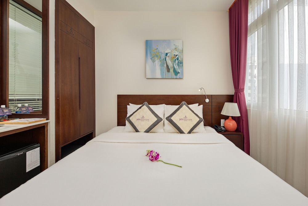 Superior Double Room, 1 King Bed, Private Bathroom, City View photo 3