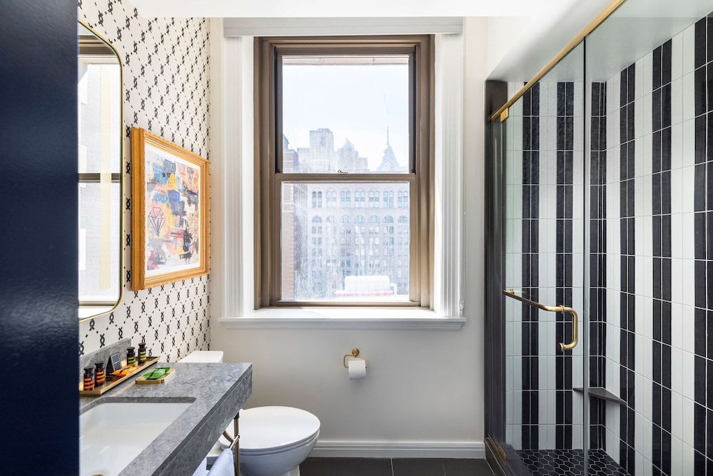 Premium Room, 1 King Bed, Accessible, City View - Photo 9