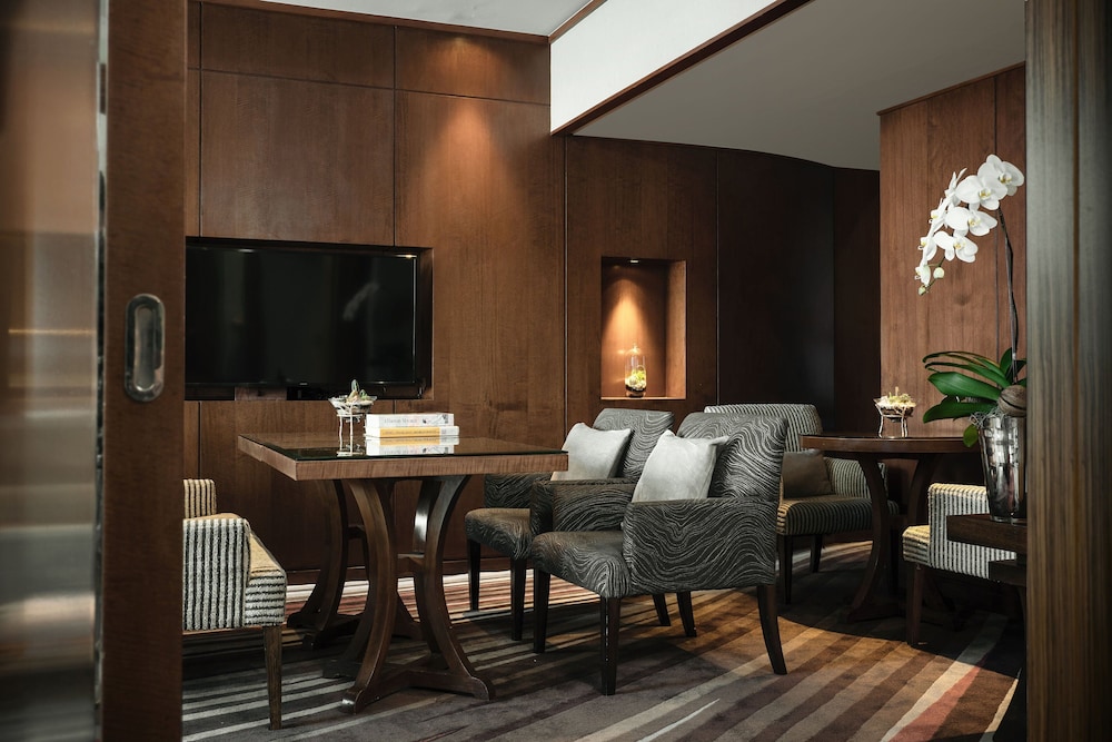 Executive Room, 2 Double Beds thumbnail 6