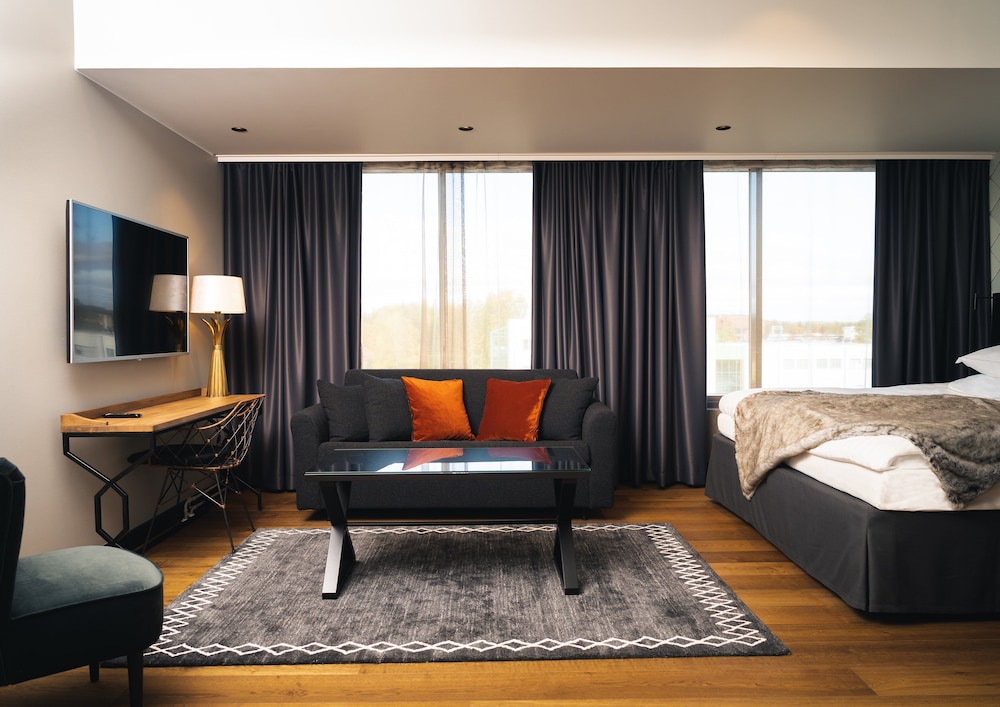 Superior Room, 1 King Bed (Two extra beds possible) photo 1