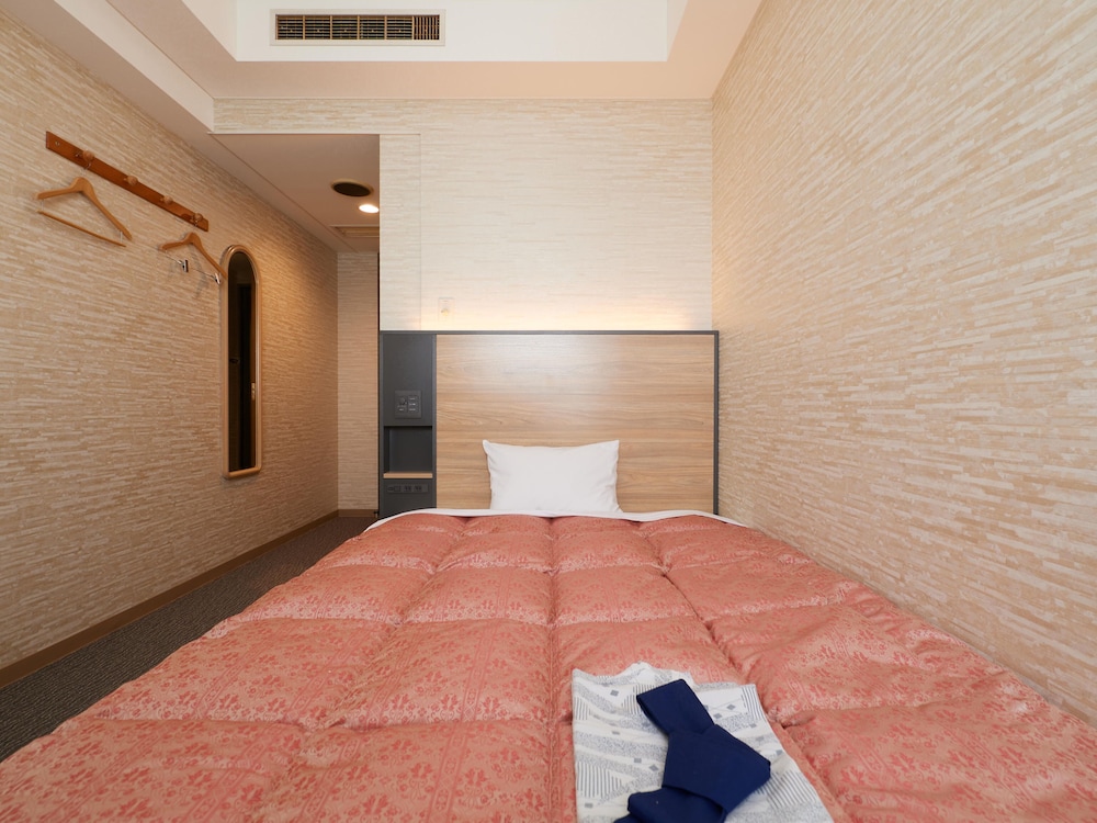 Double Room, Smoking