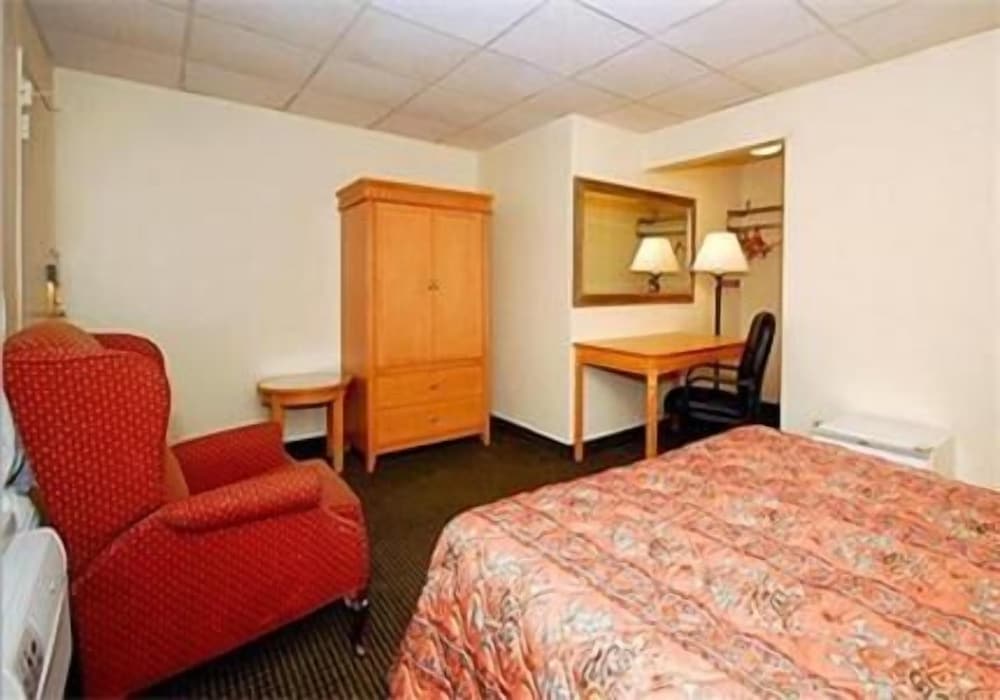 Romantic Single Room, 1 King Bed photo 2