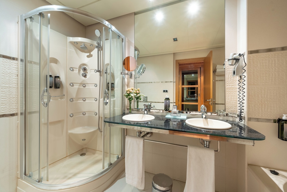 Standard Double Room - Photo 7