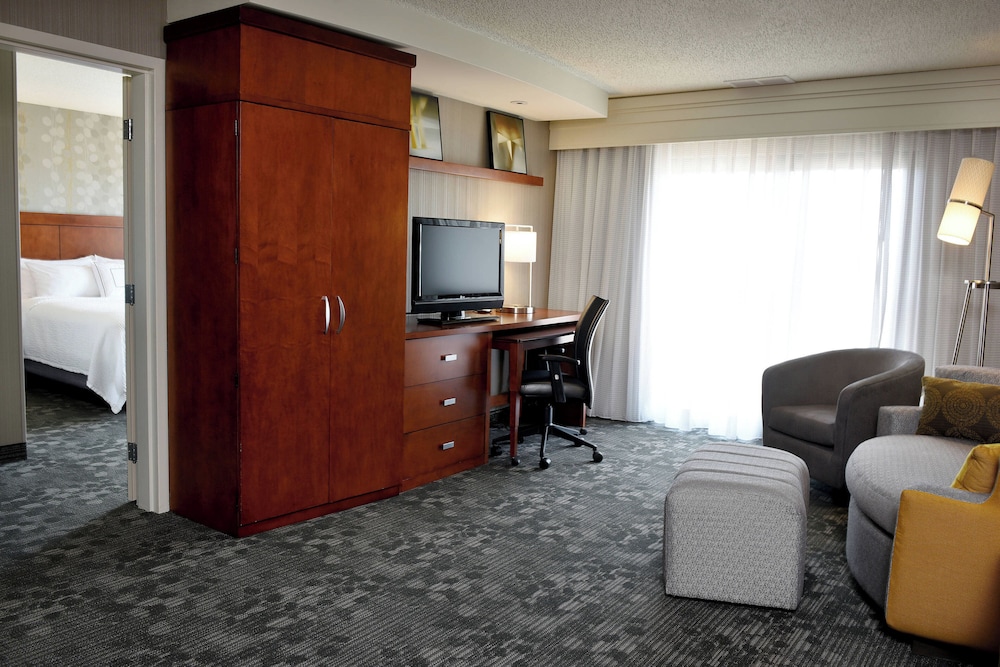 Suite, 1 Bedroom, Courtyard View photo 1