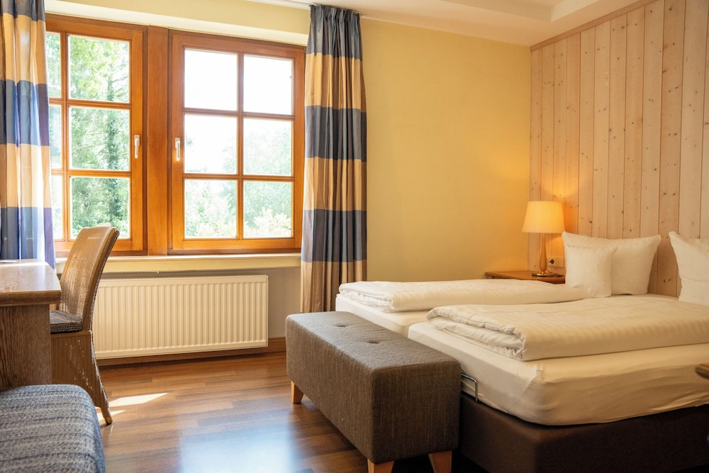 Basic Double Room, 1 Bedroom, Non Smoking photo 2