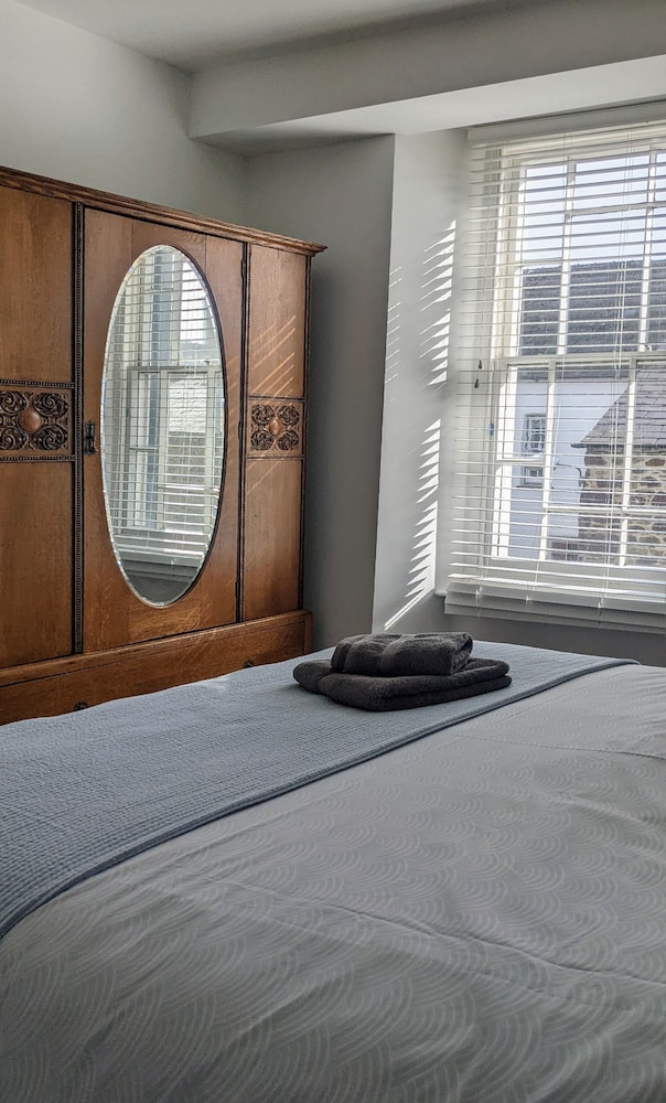 Luxury Suite, Ensuite photo 3