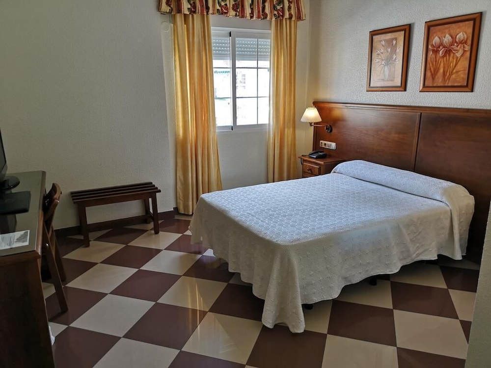 Economy Double Room photo 3