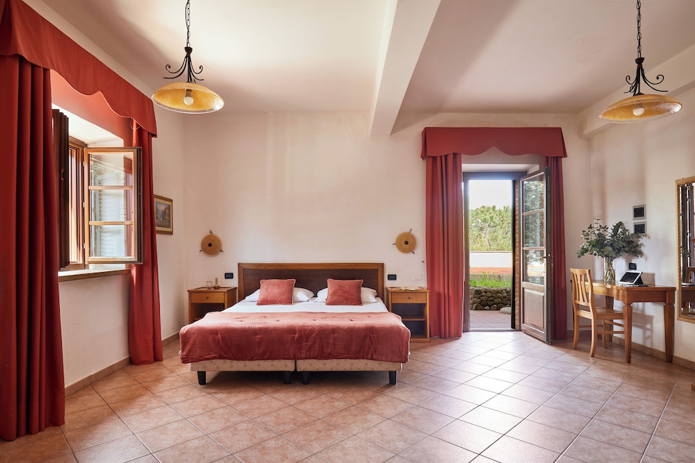 Superior Quadruple Room - Photo 6