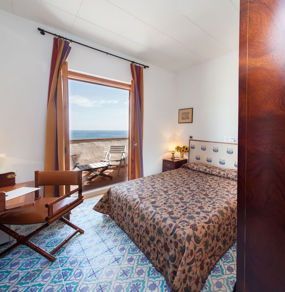 Superior Room, Balcony, Sea View - Photo 2