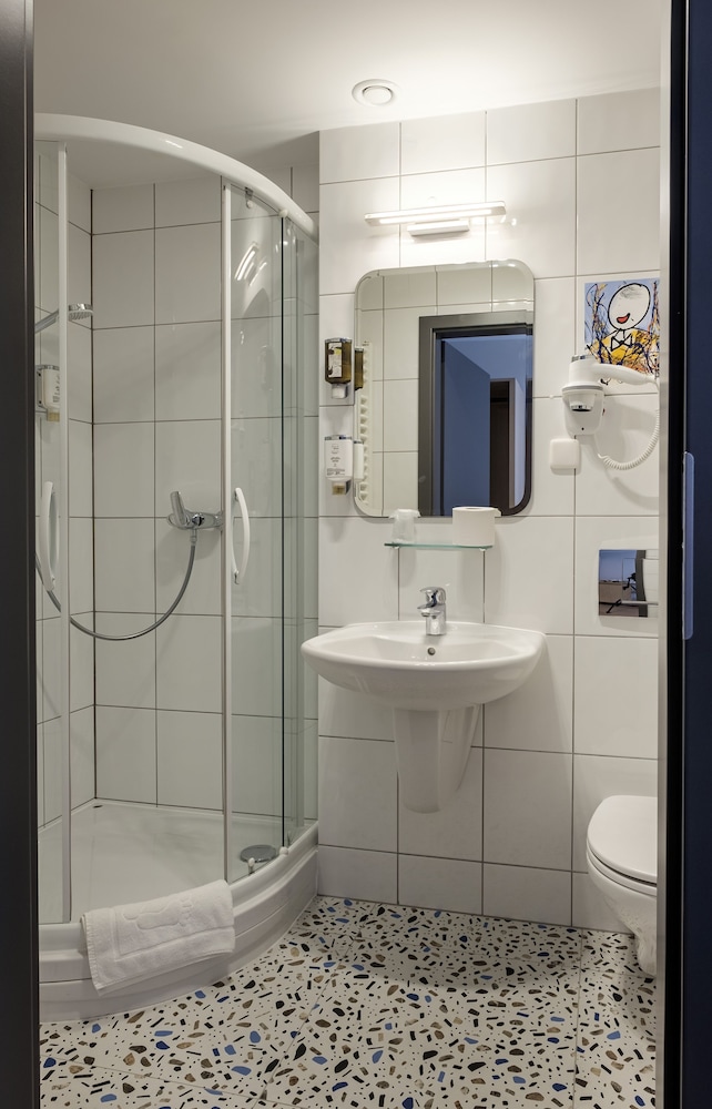 Deluxe Double or Twin Room - Photo 6